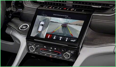 Does Jeep Grand Cherokee have navigation?